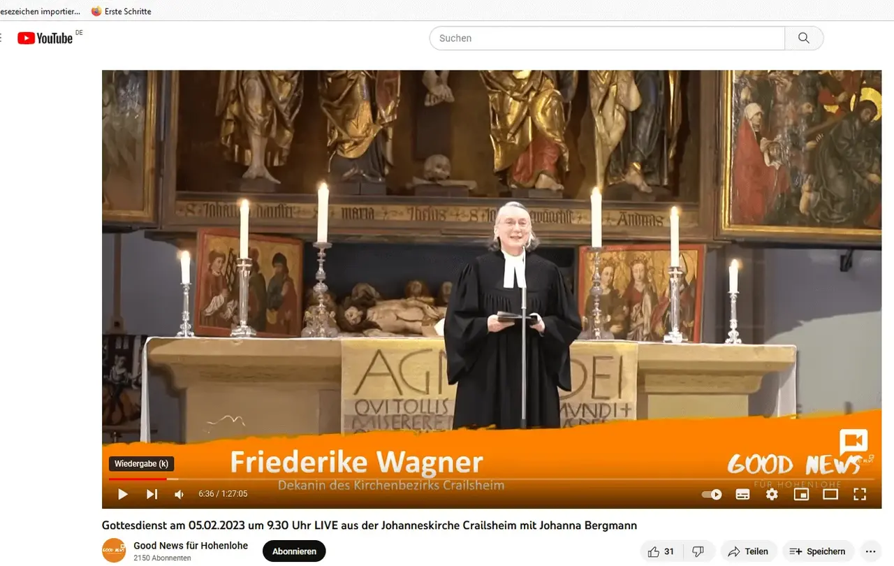 Auch zukünftig wollen die Kirchengemeinden ihre Gottesdienste streamen, sowie zusätzlich besondere Ereignisse, wie hier die Einsetzung der neuen Kantorin Johanna Bergmann am 5. Februar 2023. Im Bild: Dekanin Friederike Wagner im Gottesdienst aus Crailsheim.