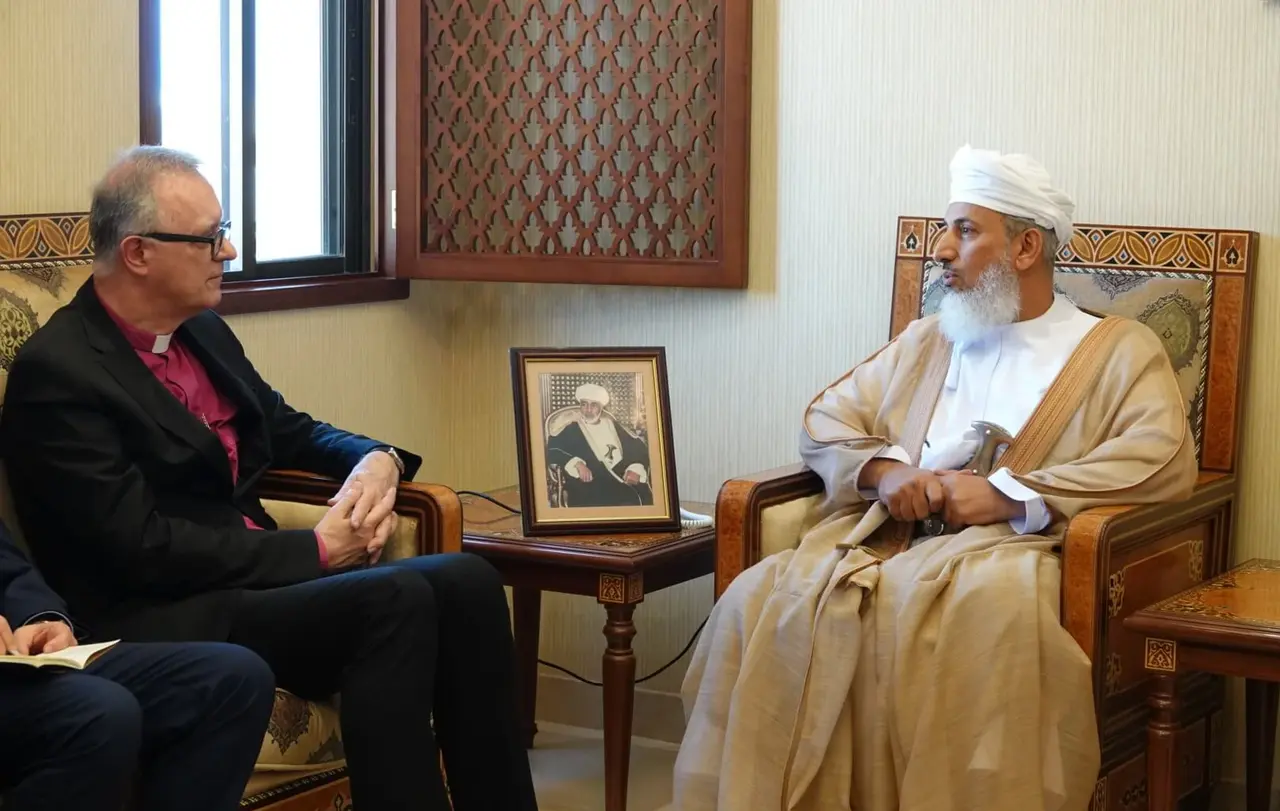 Auf Einladung des Religionsministers des Oman, Scheich Abdullah bin Mohammed al Salimi, ist Landesbischof July mit einer Delegation in den Oman gereist.