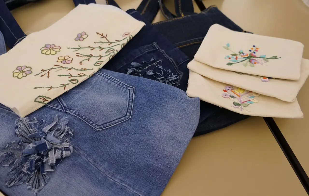 Handgemachte Taschen: Was hier hergestellt wird, wird manchmal auch verkauft.