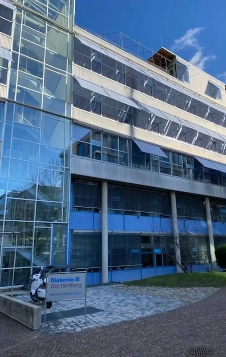 Die Diakonie Württemberg ist die soziale Arbeit der Evangelischen Landeskirche in Württemberg und der Freikirchen. Zu ihr gehören 1.400 Einrichtungen und Dienste mit fast 50.000 hauptamtlichen und 35.000 ehrenamtlichen Mitarbeiterinnen und Mitarbeitern.