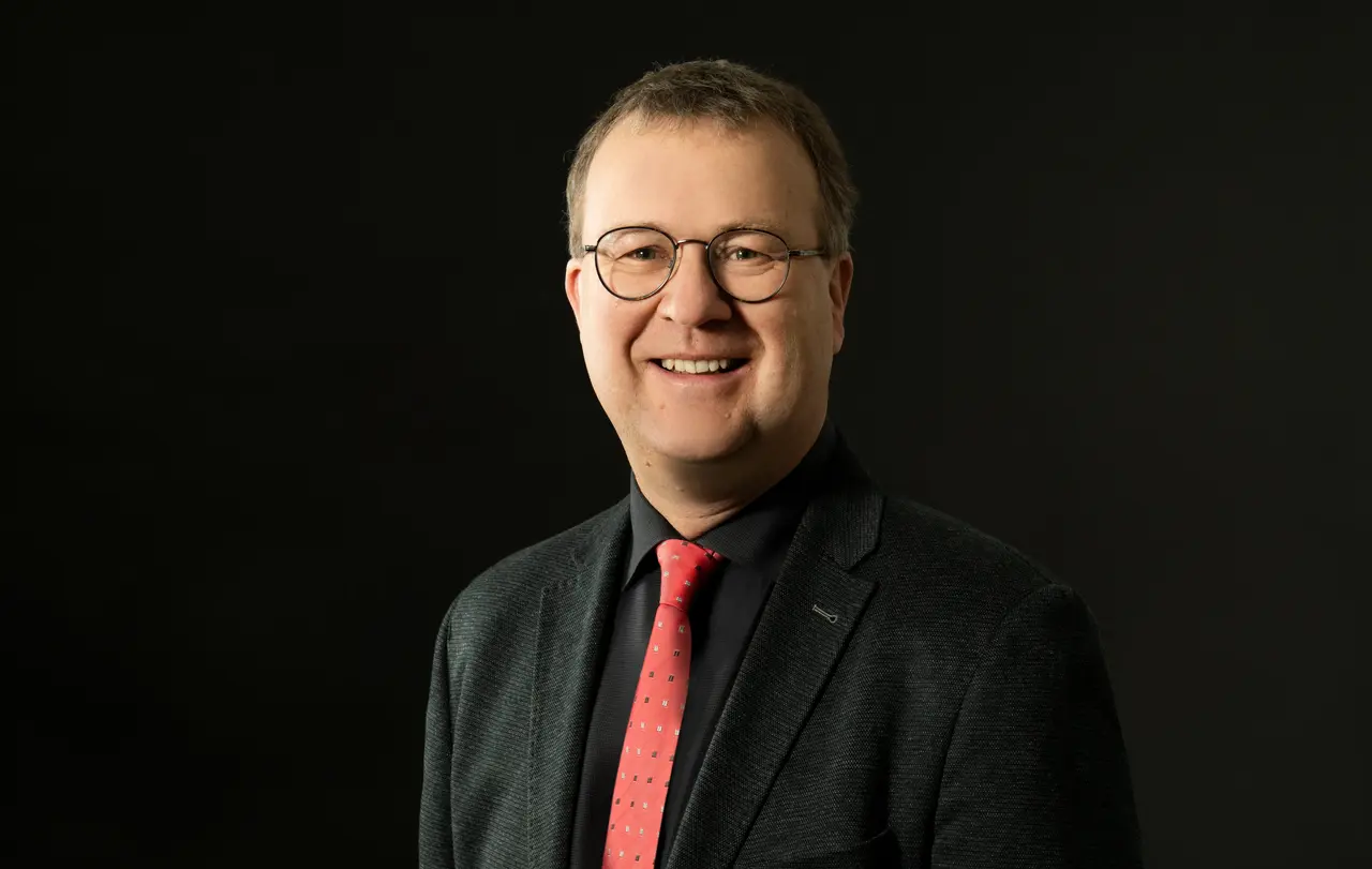 Auch wenn die sinkenden Mitgliederzahlen die Kirche vor große Herausforderungen stellen würden, gelte Jesu Zusage „Ich bin bei euch alle Tage bis ans Ende der Welt“, sagt Dr. Torsten Krannich, der zum Dekan des Kirchenbezirks Ulm gewählt wurde.