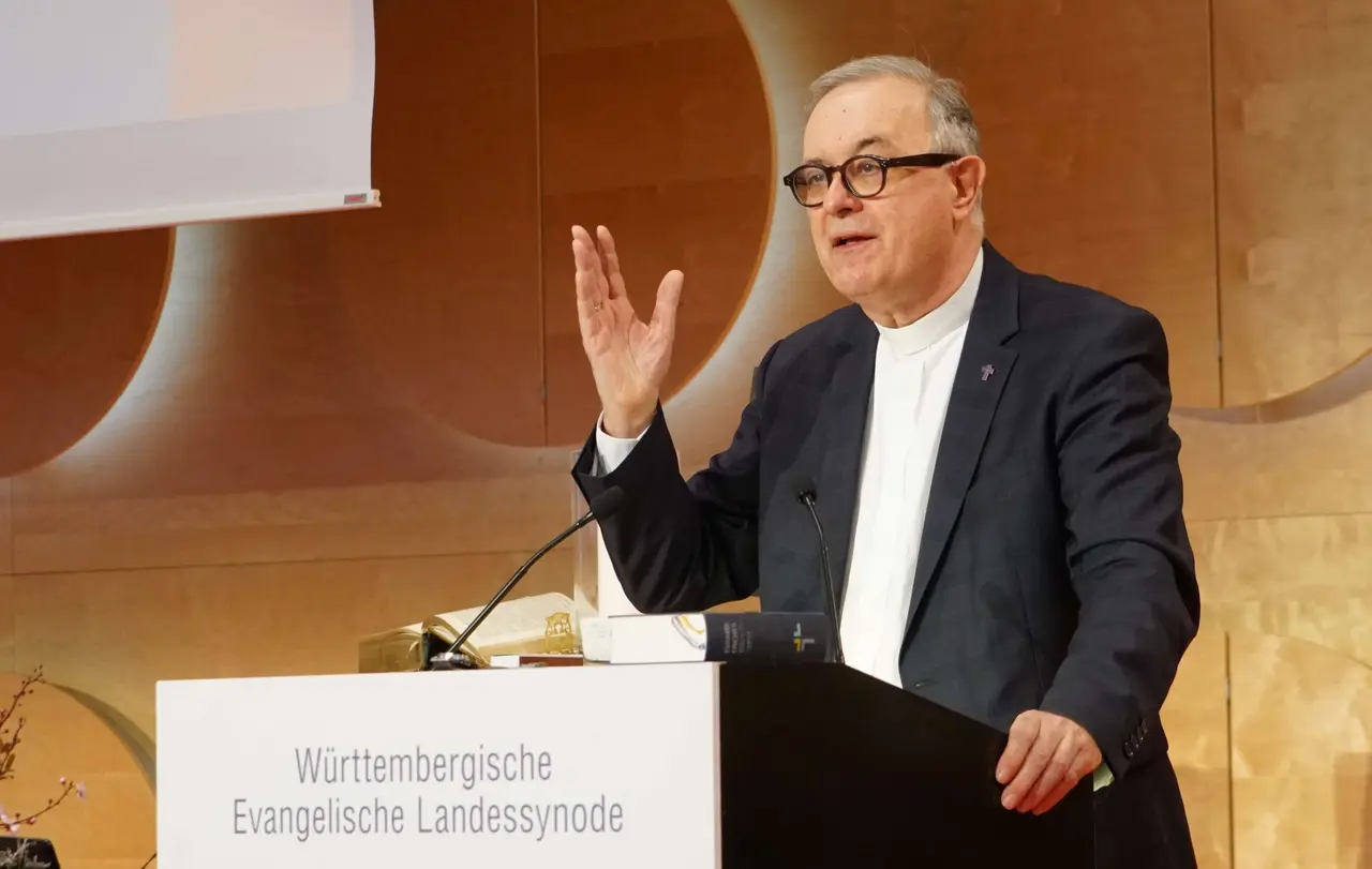 In seinem Bischofsbericht hat sich Dr. h. c. Frank Otfried July bei der Frühjahrssynode mit den Zwölf Leitsätzen der EKD auseinandergesetzt.