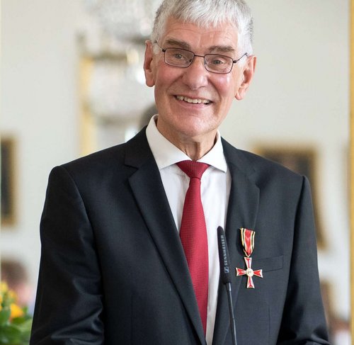 Bundesverdienstkreuz-Verleihung an Prof. Dr. Hans-Joachim Eckstein