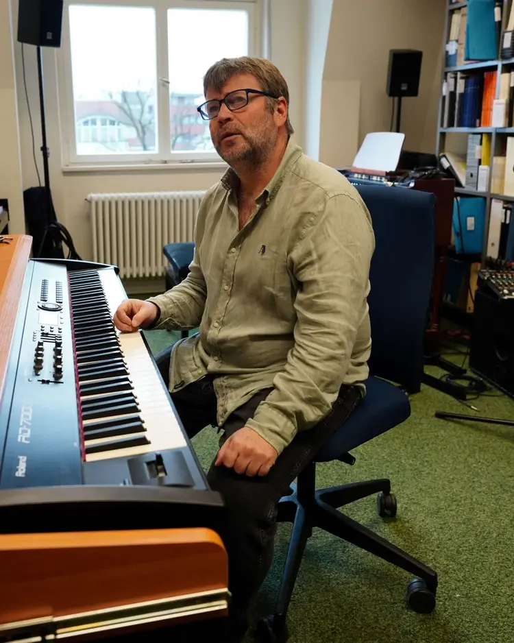 Prof. Patrick Bebelaar in einem der Unterrichtsräume.