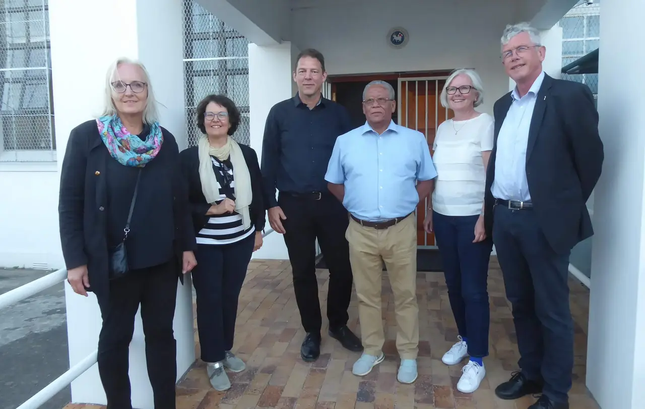 EMS-Fachbereichsleiter Afrika Georg Meyer und -Sachbearbeiterin Afrika Manuela Plapp haben unter anderem die Reise vorbereitet.  (v.l.n.r.: Yasna Crüsemann. Christine Keim, Georg Meyer, Martin Abrahams, Sabine Foth, Ulrich Heckel)