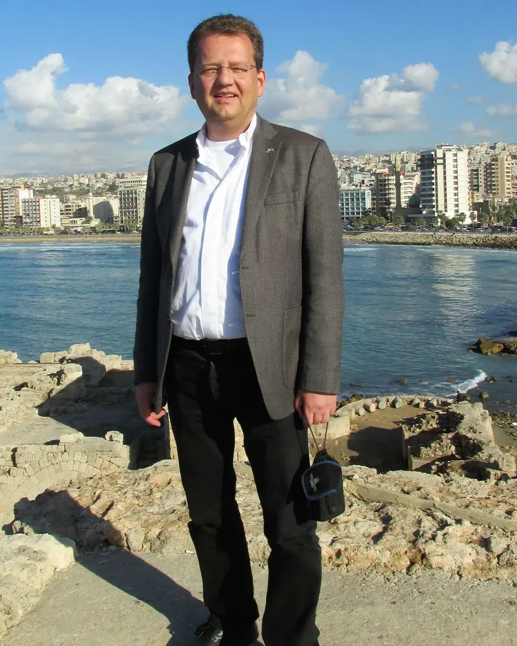 Dr. Uwe Gräbe (hier in Sidon / Libanon) kennt sich als Verbindungsreferent Nahost der EMS und als Geschäftsführer der Schneller-Schulen hervorragend im Libanon aus.