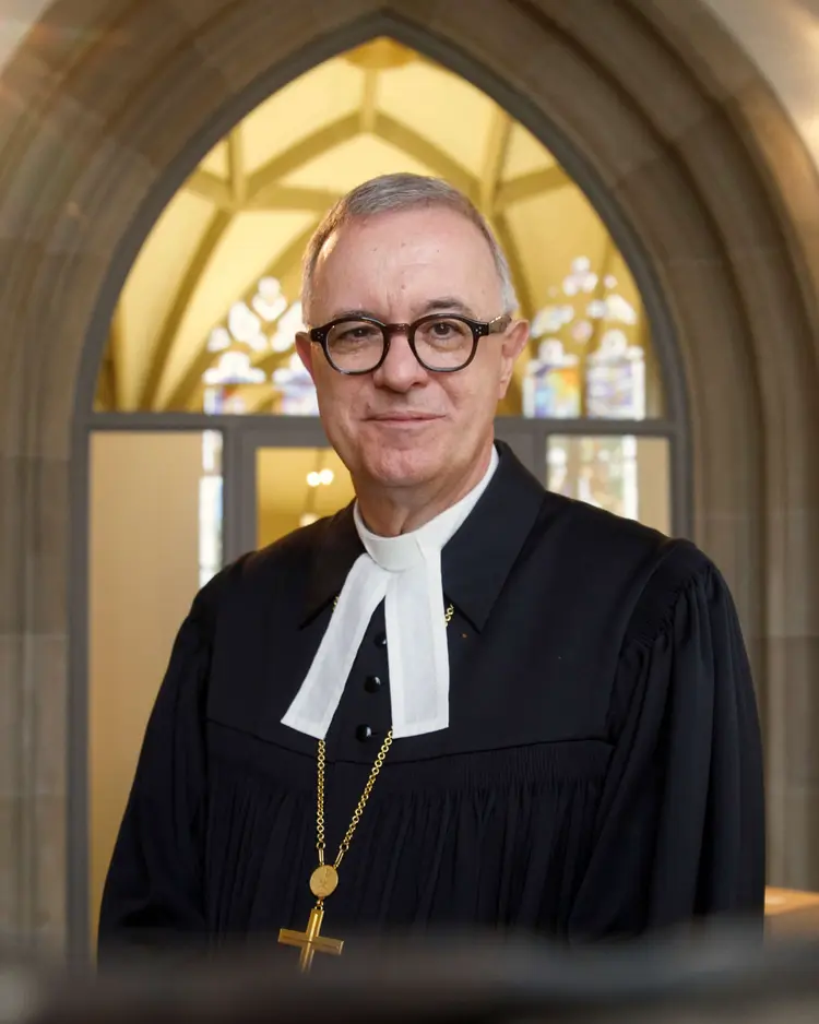 Landesbischof Frank Otfried July_Stiftskirche Landesbischof July: „Auch heute noch schenkt Gottes Geist Geistesgenwart und Unterscheidungskraft, Zuversicht, Mut, Geduld und innere Ruhe und bringe die Verschiedenen zusammen.“