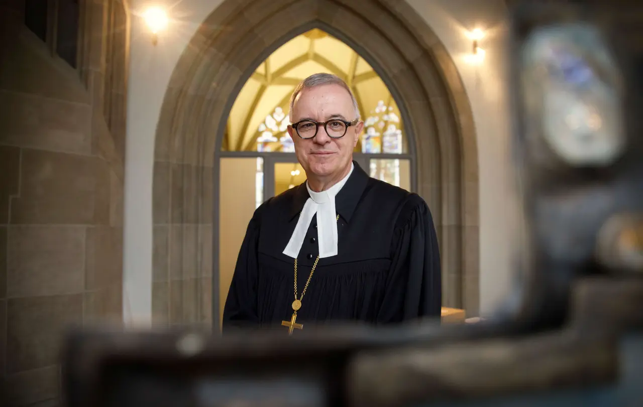 "Was wir aber berufen sind zu tun, das hat uns der Auferstandene aufgegeben. Wachet und betet! Seid bei den Verwundeten und Verletzten. Steht ein für das Leben." So Landesbischof July in seiner Oster