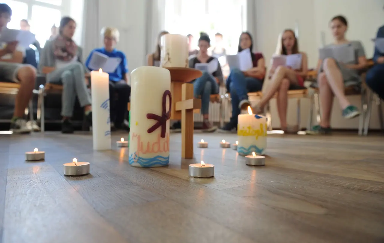 Der christliche Glaube spielt eine wichtige Rolle im Leben des Evangelischen Seminars. Ca. 25 Prozent eines Abiturjahrgangs entscheiden sich für das Theologiestudium.