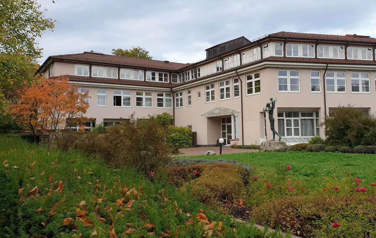 Der Oberkirchenrat an der Gänsheide in Stuttgart - das Verwaltungszentrum der württembergischen Landeskirche - soll abgerissen und durch einen rund 65 Millionen Euro teuren Neubau ersetzt werden.