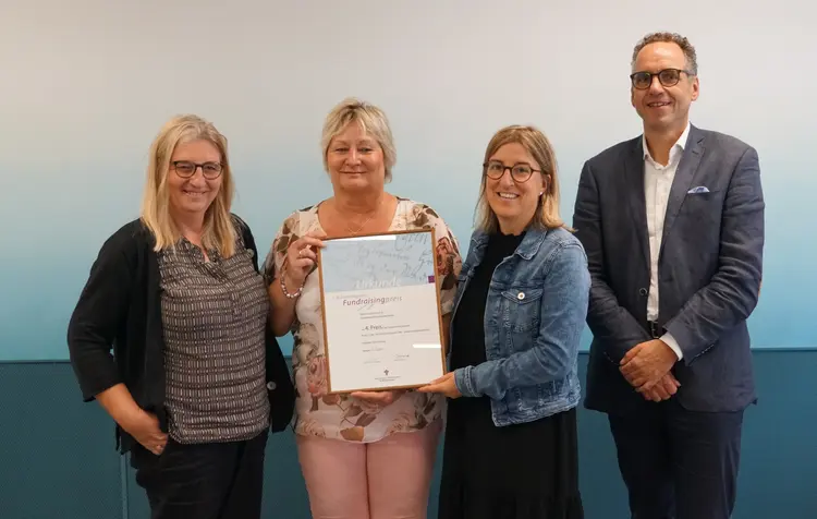 Sonja Hocher, Bettina Moder-Straub und Corina Weber (Bonfeld) sowie Frank Zeithammer (Ev. Gemeindeblatt für Württemberg) in Vertretung von Julian Feil (feil fundraising)