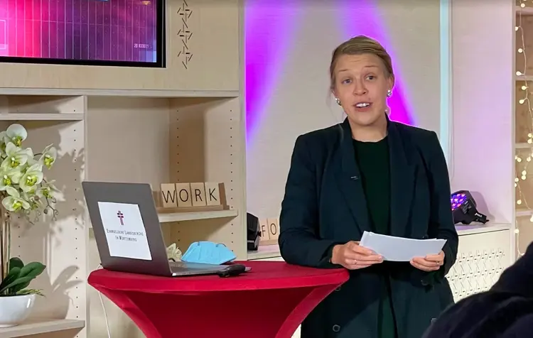 Pfarrerin Stefanie Heimann betonte in ihrem geistlichen Impuls die Bedeutung der Arbeit für die Würde des Menschen.