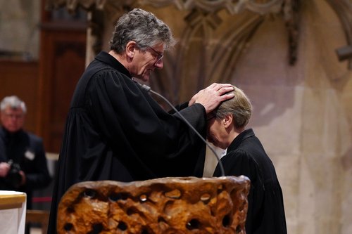 Landesbischof Ernst-Wilhelm Gohl entpflichtet Prälatin Gabriele Wulz