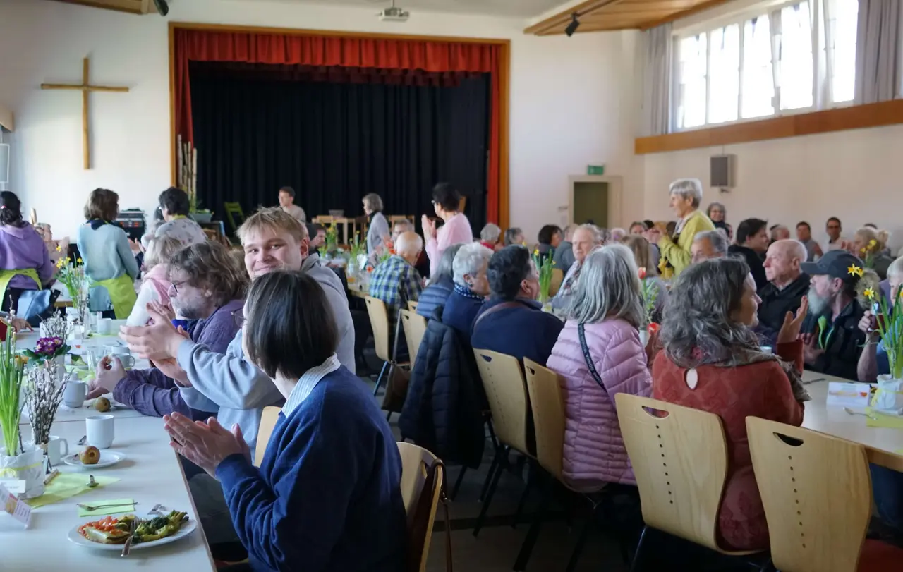 Blick in den Gemeindesaal im Evangelischen Gemeindehaus.