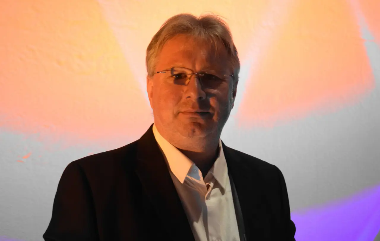 bigFM-Pfarrer Heiko Bräuning moderierte von Anfang an „bigPRAY“, das nun im Ruhestand ist - beim bigFM-Nighttalk ist er weiterhin zu hören