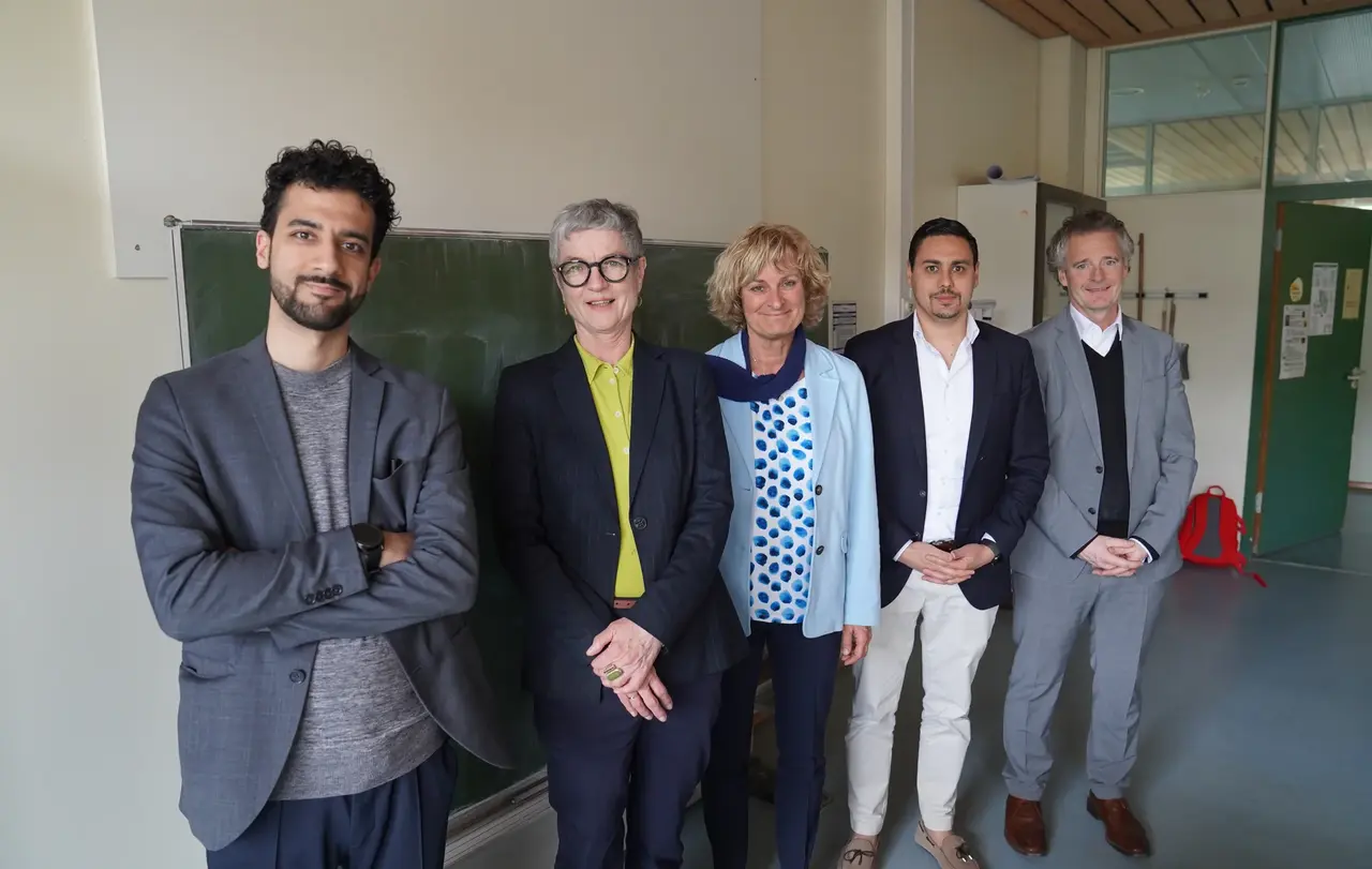 V.l.n.r.: Studienrat Yusuf Keskingöz, Lehrer für islamischen Religionsunterricht sunnitischer Prägung, Oberkirchenrätin Carmen Rivuzumwami, Ordinariatsrätin Ute Augustyniak-Dürr, Amin Rochdi und Oberstudiendirektor Rüdiger Hocke. c Diözese Rottenburg-Stut