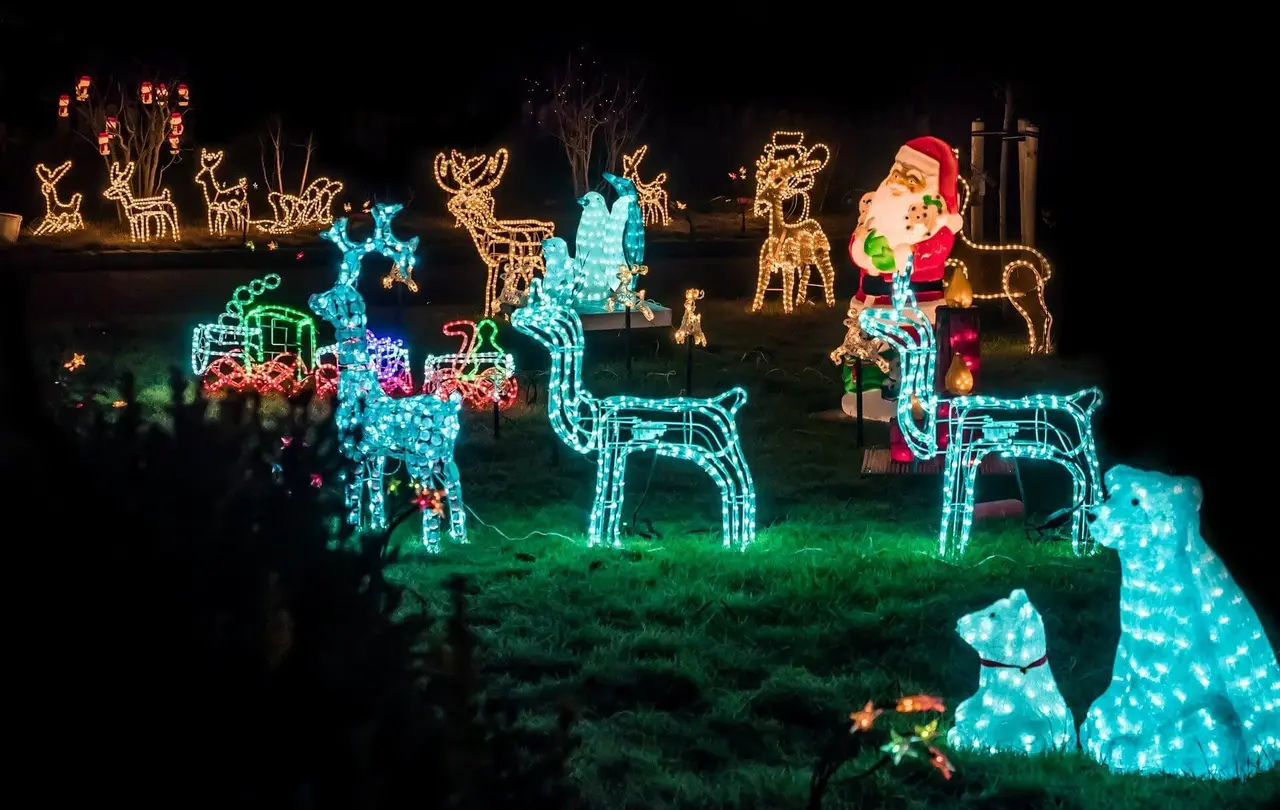 Weihnachtsbeleuchtung: Eine Zeitschaltuhr spart Strom.