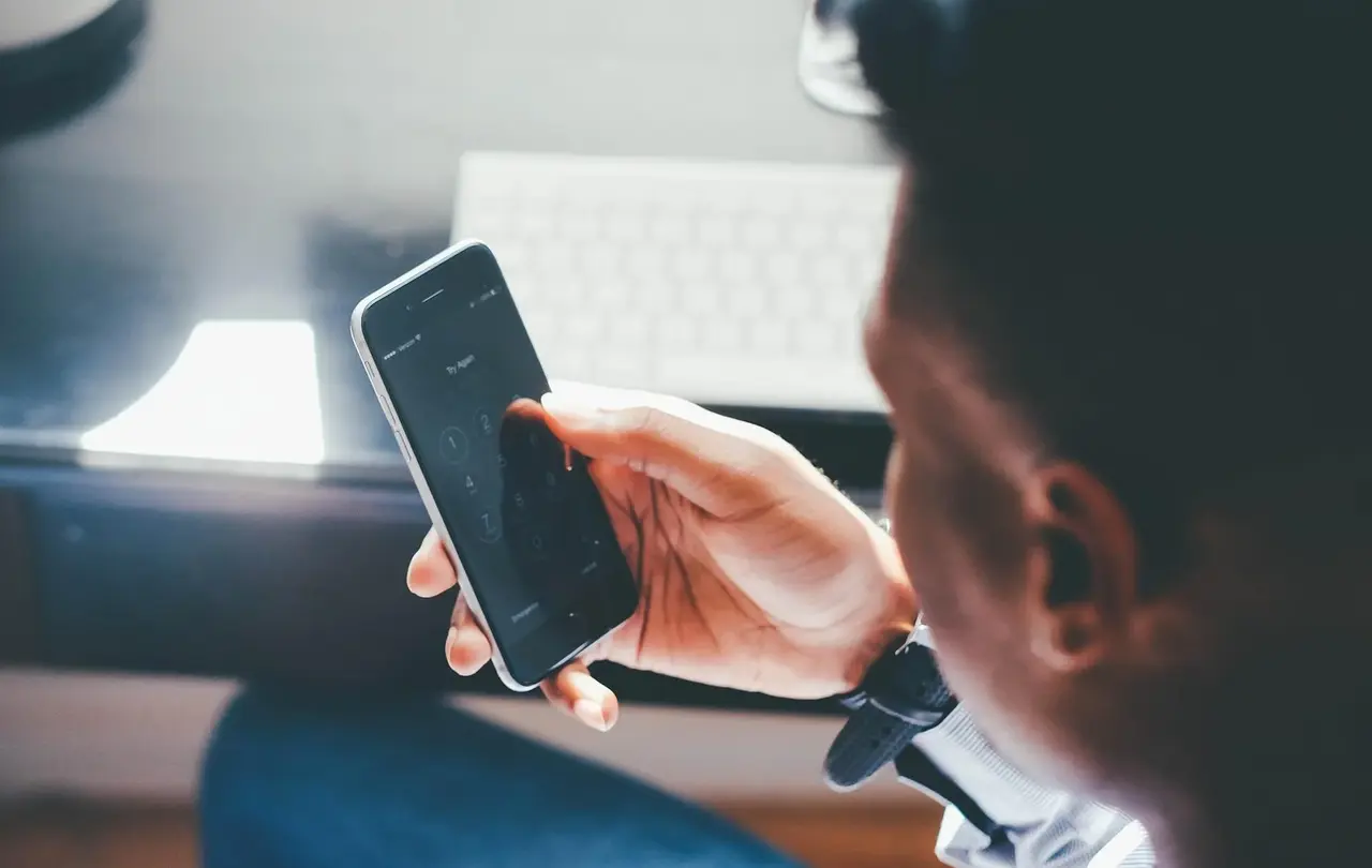 Christliche Influencer können laut der aktuellen Studie Kirchenmitglieder enger an die Kirche binden.