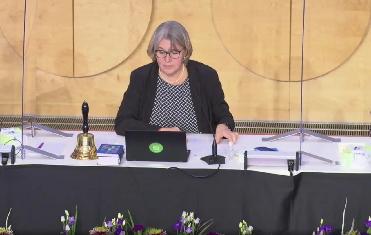 Andrea Bleher, 1. Stellvertretende Synodalpräsidentin, leitete die aktuelle Stunde.