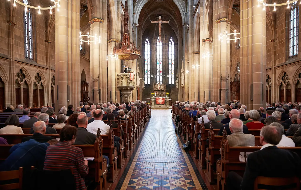 Landesbischof Ernst-Wilhelm Gohl predigte in der Reutlinger Marienkirche über Psalm 1.