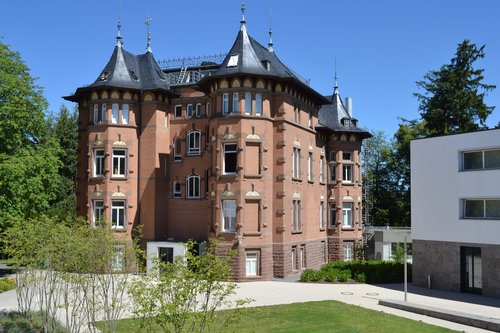 Das traditionsreiche Haupthaus der Akademie Bad Boll.
