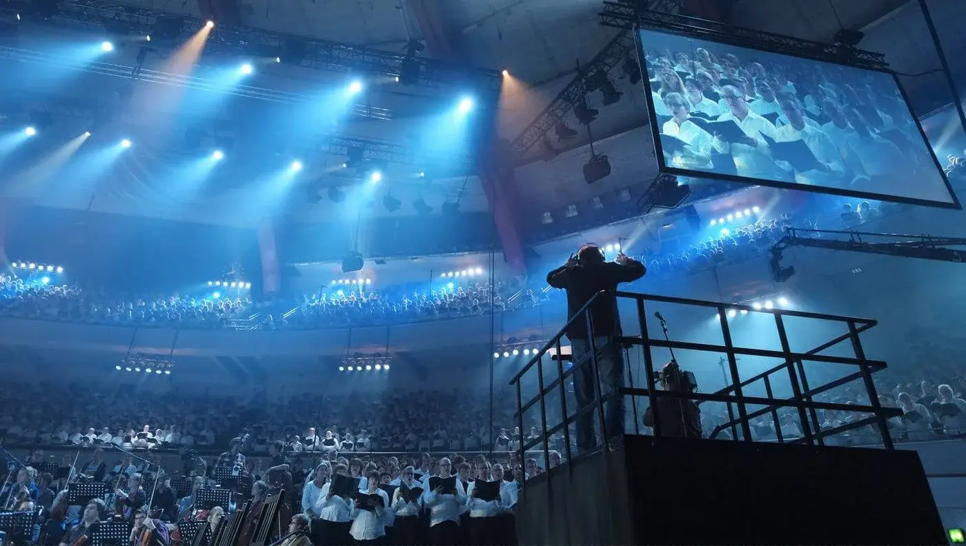 Wer in diesem riesigen Chor dabei sein möchte, kann sich ab jetzt zum Mitsingen anmelden.