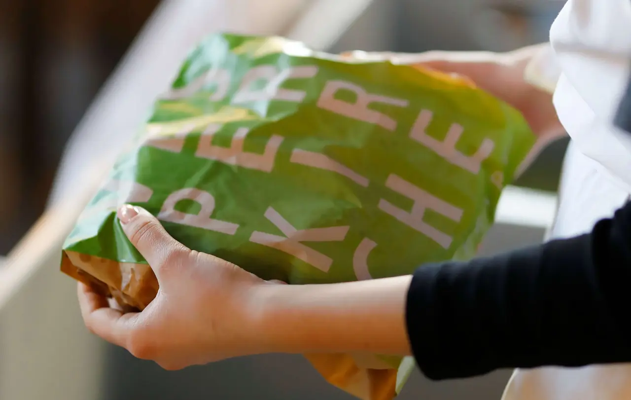 „Essen to go" hieß es schon bei der Stuttgarter Vesperkirche im Frühjahr aufgrund der Pandemie-Bedingungen.