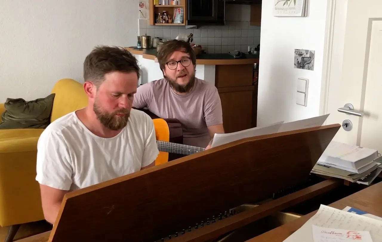 Die beiden Pfarrer wollen Brückenbauer sein zwischen den verschiedenen kirchlichen Musikstilen.