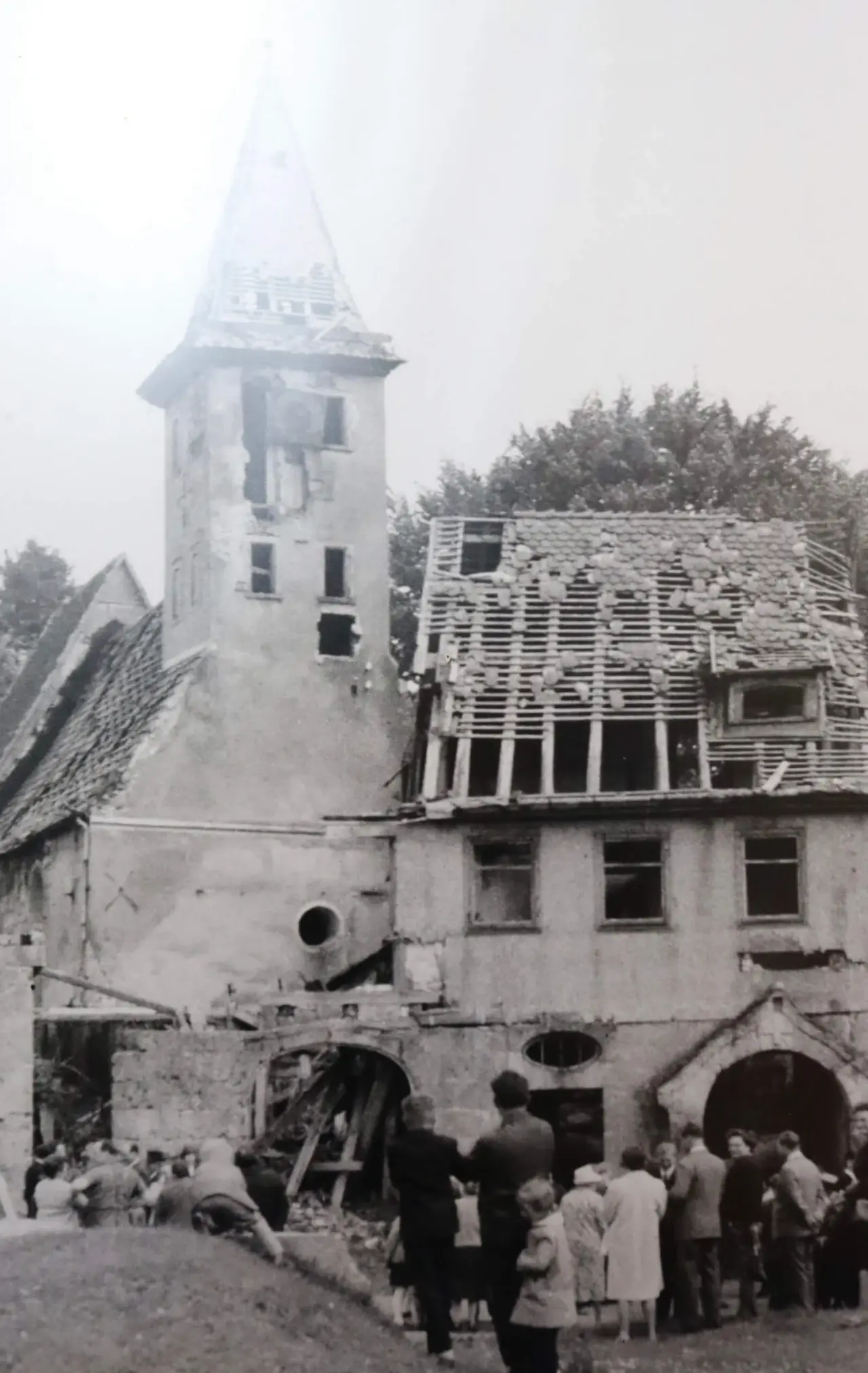 Ein Foto zeigt das Ausmaß der Zerstörung.