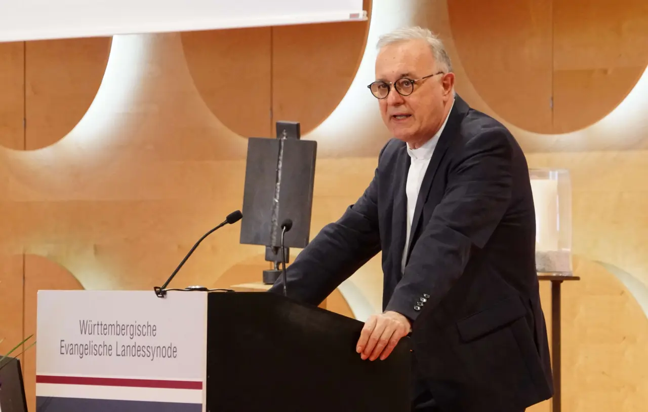 Landesbischof July bei seinem Rückblick auf 17 Jahre als Landesbischof.