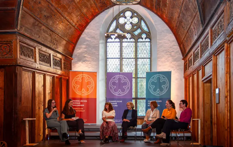 Generationen im Gespräch beim Jubiläumstreffen in Blaubeuren