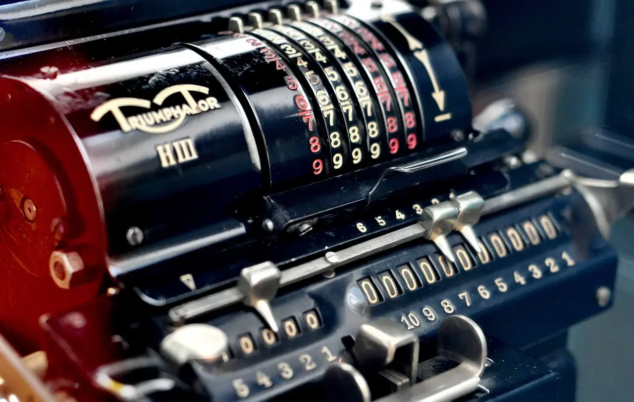 Vor Gott ist die Rechnung ausgeglichen. "Bezahlen" muss der Mensch für seine Schuld nicht mehr - durch Jesu Tod und Auferstehung ist dies bereits geschehen.