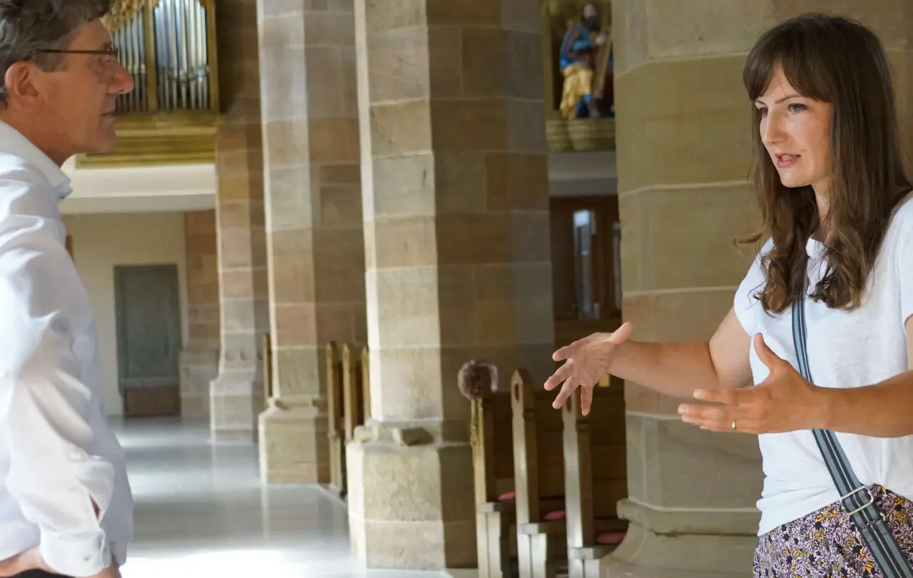 Kann man über Instagram eigentlich Beziehungen aufbauen, wollte Landesbischof Ernst-Wilhelm Gohl von Pfarrerin Sara Stäbler wissen.