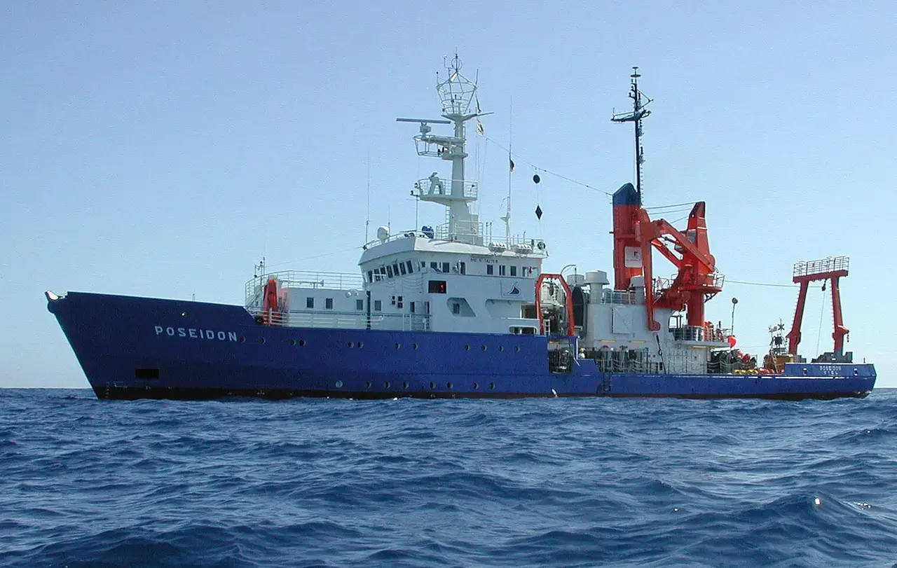 Zusammen mit der Rettungsorganisation „Sea-Watch“ hat „United4Rescue“ das frühere Forschungschiff „Poseidon“ ersteigert. Noch im Frühjahr soll es zum ersten Rettungseinsatz auslaufen.