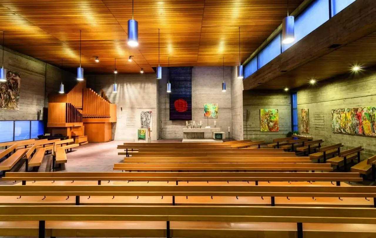 Das Publikum sitzt bei diesem Preacher Slam nicht in den Kirchenbänken der Steiggemeinde.