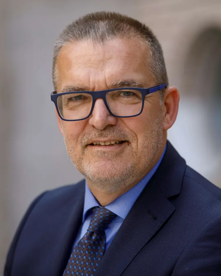 „Die zahlreichen Rückmeldungen zeigen, dass Evangelische Schulen in der Krise als starke und verlässliche Partner in der Bildungslandschaft wahrgenommen werden“, sagt Dr. Norbert Lurz.