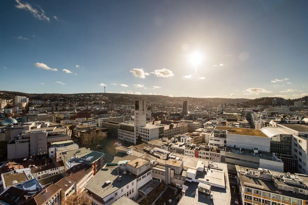 Ein atemberaubender Blick über Stuttgart vom Kirchturm der Stiftskirche.