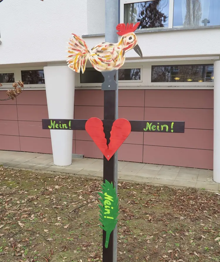 Bis 10. April lädt der ökumenische Osterweg in Ostfildern ein, die Ostergeschichte entlang von sieben Stationen zu erfahren.