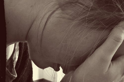 Sexualisierte Gewalt stürzt Menschen in Leid und Depression. 