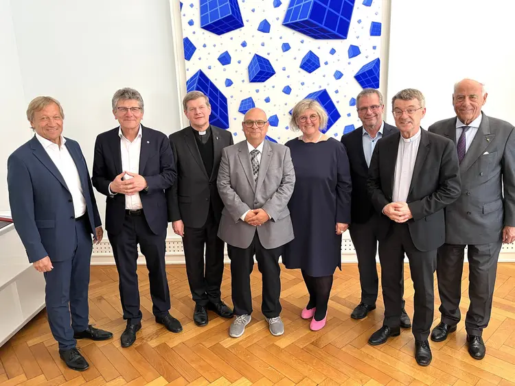 Im Bild v.l.n.r.: 
Gert Rudolph (Präsident des BSB Nord), Landesbischof Ernst-Wilhelm Gohl (Württemberg), Erzbischof Stephan Burger (Freiburg) Jürgen Scholz (LSVBW-Präsident), Landesbischöfin Prof. Dr. Heike Springhart (Baden), Andreas Felchle (WLSB-Präsident), Bischof Dr. Klaus Krämer (Rottenburg-Stuttgart), Gundolf Fleischer (Präsident des BSB Freiburg)
