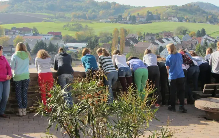 Kurs: Kinder genießen Aussicht Kurs: Kinder genießen Aussicht