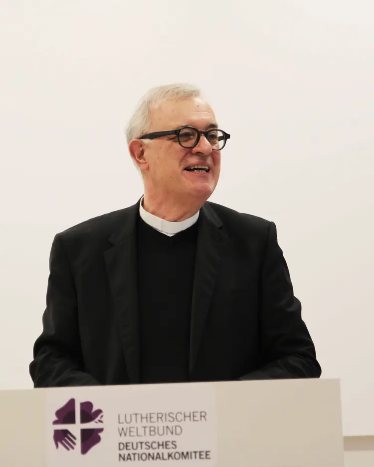 Der frühere Landesbischof Dr. h.c. Frank Otfried July bei seiner Verabschiedung aus dem Amt des Vorsitzenden des DNK/LWB