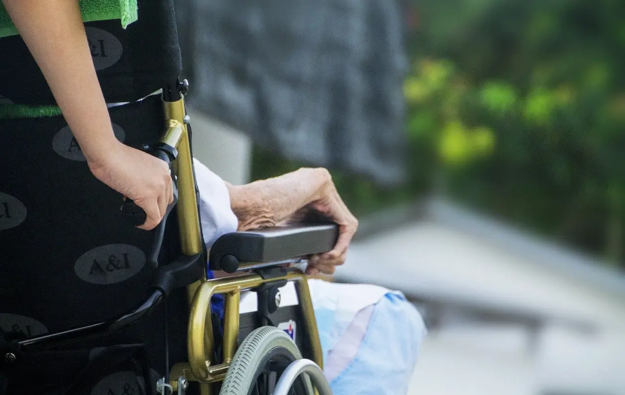 Die Arbeit in Pflege und Betreuung stellt in der Corona-Krise eine besondere Herausforderung dar.