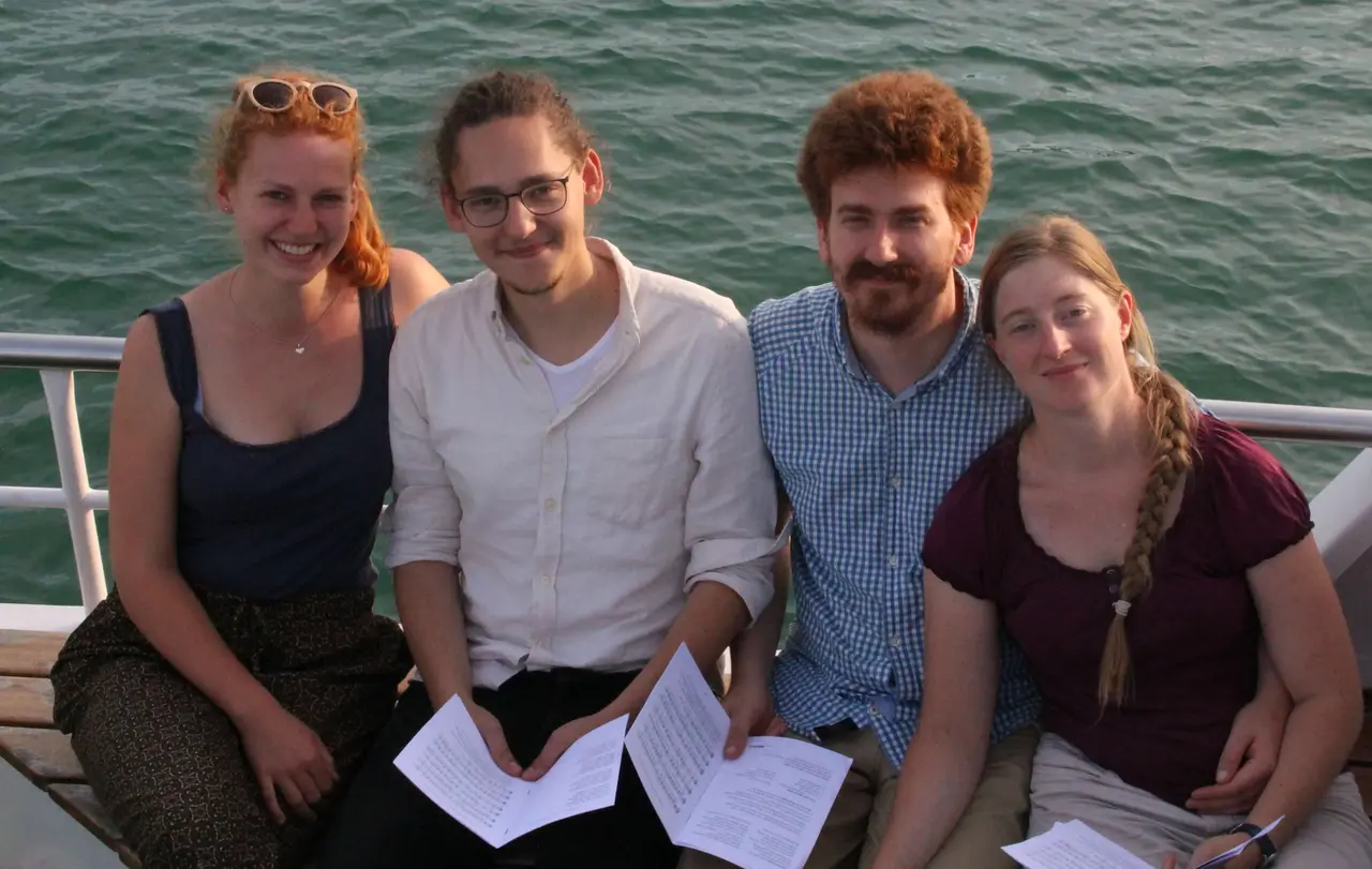Die Anna Hopstock (v.l.), Johannes Kürschner, Caspar Hopstock und Christina Hansen fühlen sich Gott auf dem Bodensee näher.