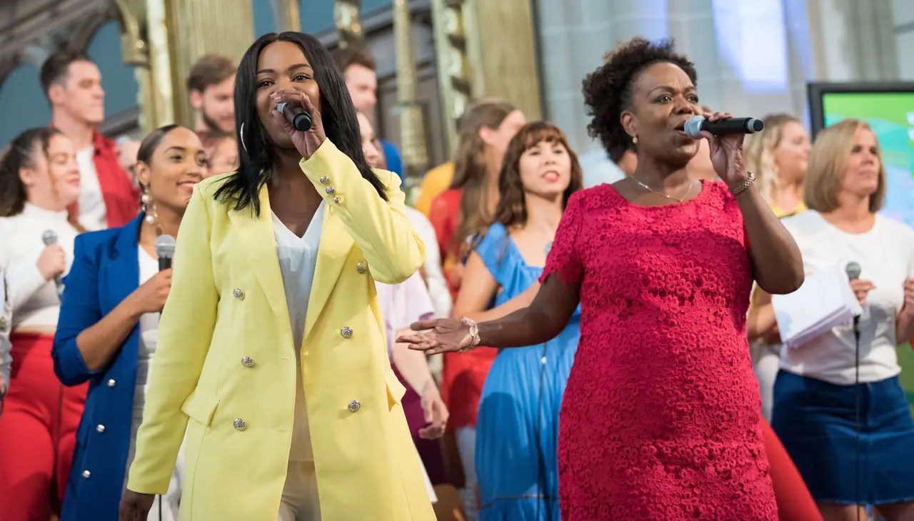 Soundwise Gospel Choir „Singt ein neues Lied" lautet das Motto beim „Tag der weltweiten Kirche", den die Evangelische Landeskirche am Pfingstmontag rund um die Stiftskirche begeht. (Archivfoto)
