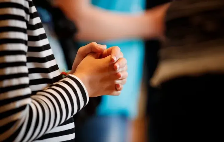 Bei den Kindergottesdiensten achten die Verantwortlichen auf Corona-Vorgaben. Die Kinder haben sich dran gewöhnt, aber leicht fällt es ihnen nicht immer.