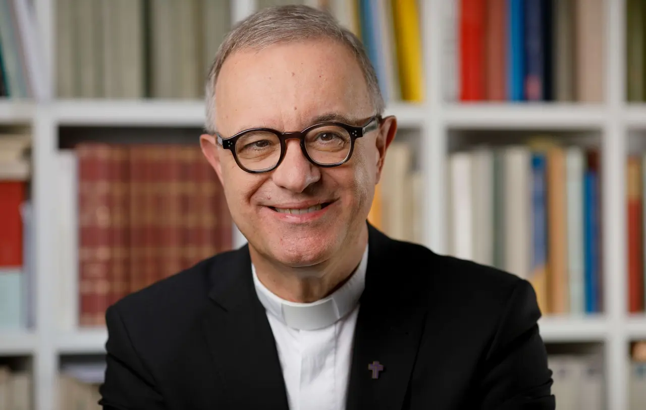 Landesbischof Dr. h. c. Frank Otfried July Landesbischof Dr. h. c. Frank Otfried July hat Gäste aus aller Welt zur ersten ökumenischen Viste nach Württemberg eingeladen.