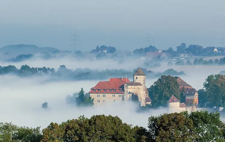 Professor Dr. Wolfgang Freiherr von Stetten öffnet sein Schloss bei Künzelsau am Sonntag, 22. Juli, für die Veranstaltung „Einblicke – Ausblicke. Benefiz im Schloss“ der evangelischen Landeskirchenstiftung.