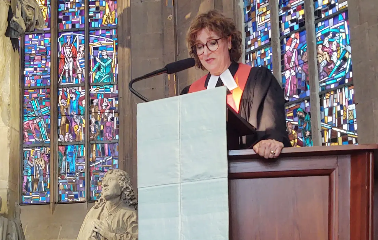 Kathinka Kaden wurde in der Stuttgarter Hospitalkirche in das Amt der Wirtschafts- und Sozialpfarrerin eingesetzt.