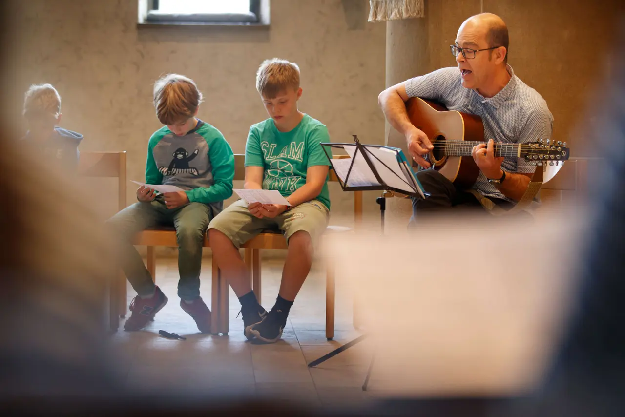 Die Verkündigung im Kindergottesdienst geschieht meistens durch das lebendige und anschauliche Erzählen biblischer Geschichten.